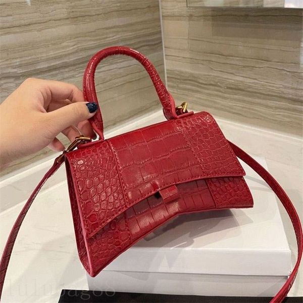 black leather designer handbag hourglass womens bags crocodile patterned leather party 2 size fashion shoulder bag mens fashion simple cool
black leather designer handbag hourglass womens bags crocodile patterned leather party 2 size fashion shoulder bag mens fashion simple cool