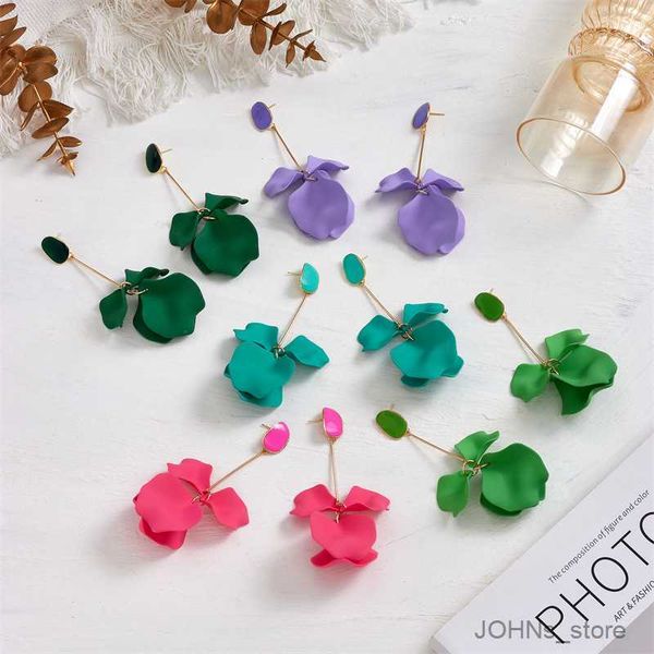 stud fashion exaggerated colorful petal long dangle earrings for women sweet romantic acrylic flower earrings retro pastoral jewelry r230630, Golden;silver
stud fashion exaggerated colorful petal long dangle earrings for women sweet romantic acrylic flower earrings retro pastoral jewelry r230630, Golden;silver