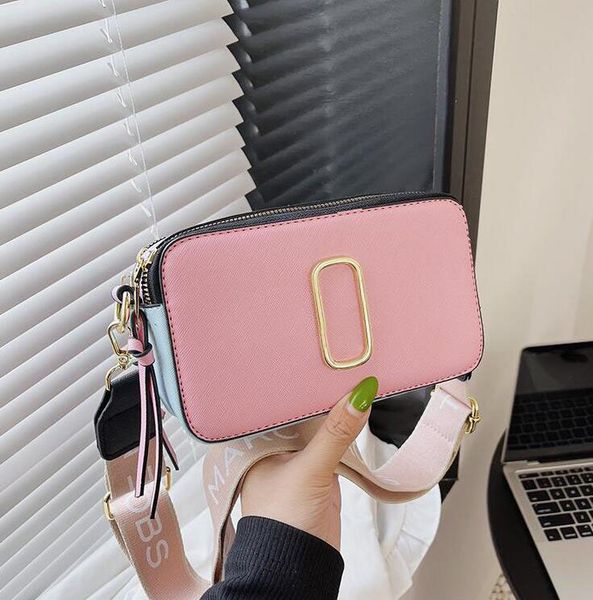 designer women bags new 2023 contrast color small square bag trend letter single shoulder messenger bags wholesale 20-12-7cm m06011, Red;black
designer women bags new 2023 contrast color small square bag trend letter single shoulder messenger bags wholesale 20-12-7cm m06011, Red;black