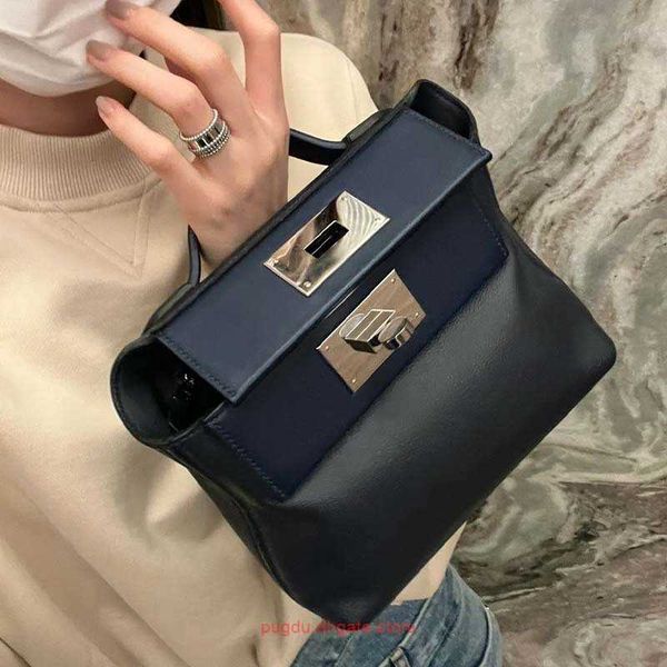 luxury designer tote bags h home 2424 online store womens bag 2023 new carrie 2424mini layer cowhide dumpling wing portable one shoulder cr
luxury designer tote bags h home 2424 online store womens bag 2023 new carrie 2424mini layer cowhide dumpling wing portable one shoulder cr