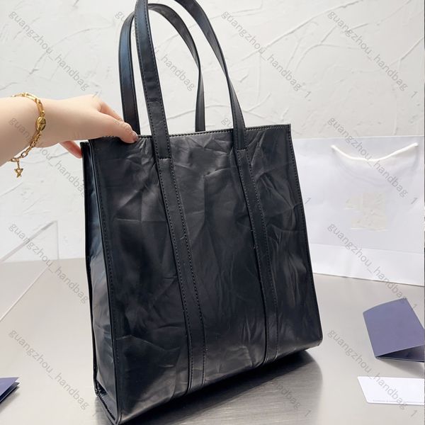 small antiqued nappa leather tote bag designer bags men women wallet triangle metal embossed handbags bag
small antiqued nappa leather tote bag designer bags men women wallet triangle metal embossed handbags bag