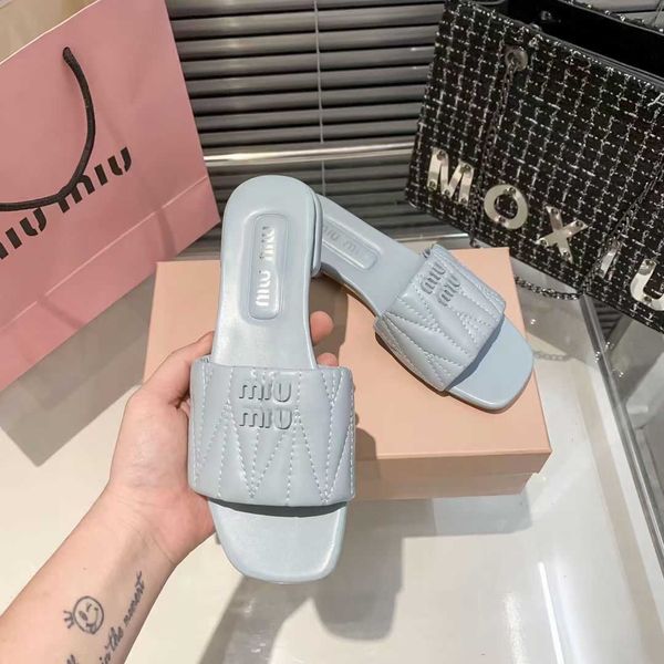 designer shoes women slide mius sandals 2023 beach summer new casual square headed step open toe wearing pleated lazy flat bottom slippers f
designer shoes women slide mius sandals 2023 beach summer new casual square headed step open toe wearing pleated lazy flat bottom slippers f