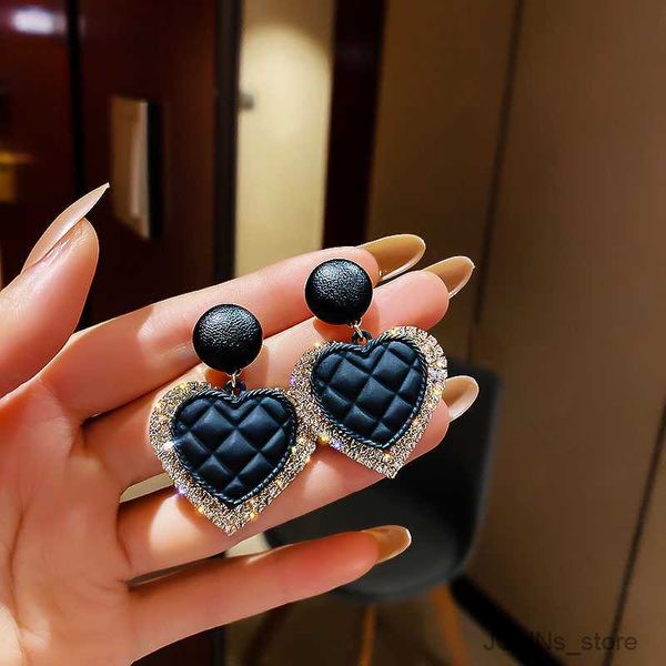 stud new crystal heart-shaped earrings for women exquisite fashion statement earrings girls jewelry accessories r230630, Golden;silver
stud new crystal heart-shaped earrings for women exquisite fashion statement earrings girls jewelry accessories r230630, Golden;silver