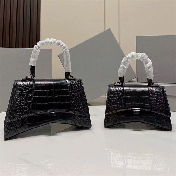 luxurys handbags hourglass crocodile patterned designer bag single shoulder inner pocket sac a main metal pendant letter leather bag simple
luxurys handbags hourglass crocodile patterned designer bag single shoulder inner pocket sac a main metal pendant letter leather bag simple