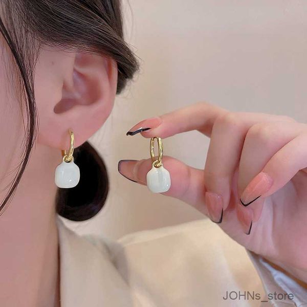 stud simple design white shaped heart swing earrings for elegant sense love gold drop earring jewelry r230630, Golden;silver
stud simple design white shaped heart swing earrings for elegant sense love gold drop earring jewelry r230630, Golden;silver