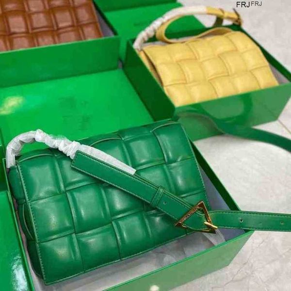 bottegas bags venetas cassettes pillow large 26cm cow leather sponge baby delicate smooth full cute girl spice sweet cool have logo frj 052g
bottegas bags venetas cassettes pillow large 26cm cow leather sponge baby delicate smooth full cute girl spice sweet cool have logo frj 052g