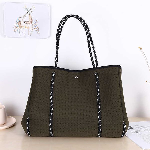 neoprene bag diving material perforated beach bag outdoor leisure bag portable shoulder strap child mother shopping bag
neoprene bag diving material perforated beach bag outdoor leisure bag portable shoulder strap child mother shopping bag