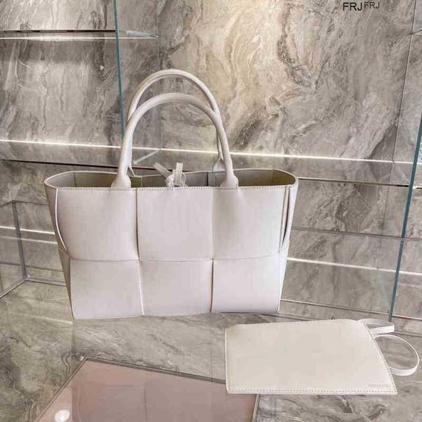 cassettes bottegas bags venetas 2023 new tote handbag woven shopping shoulder in spring and summer. super large capacity 33cm 21as have logo
cassettes bottegas bags venetas 2023 new tote handbag woven shopping shoulder in spring and summer. super large capacity 33cm 21as have logo