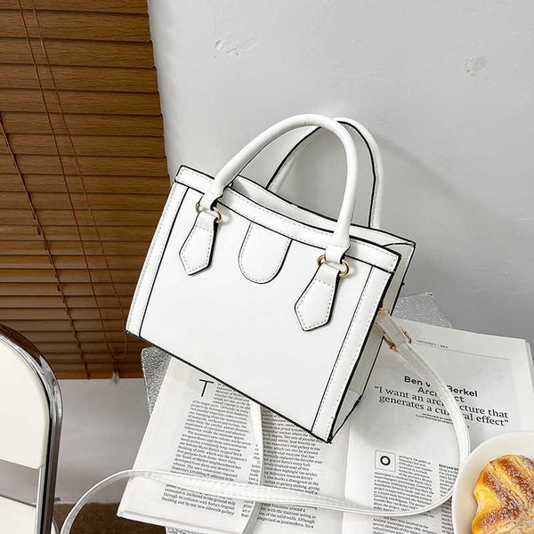 fashion texture women's bag new version simple foreign style portable killer bag leisure messenger tote bag
fashion texture women's bag new version simple foreign style portable killer bag leisure messenger tote bag