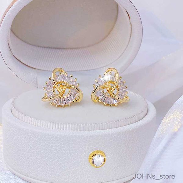 stud 14k real gold fashion hollow out fine earrings geometry exquisite zircon accessories jewelry r230630, Golden;silver
stud 14k real gold fashion hollow out fine earrings geometry exquisite zircon accessories jewelry r230630, Golden;silver