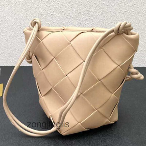 bags designer the tote bag bag luxury bottegas fashion mini venetas hand-woven cross-body bucket calfskin portable shoulder basket women tre
bags designer the tote bag bag luxury bottegas fashion mini venetas hand-woven cross-body bucket calfskin portable shoulder basket women tre