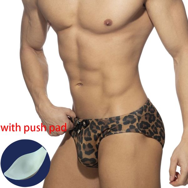 men's swimwear european and american men's swimming trunks low waist print leopard triangle nylon quickdrying shorts 230630
men's swimwear european and american men's swimming trunks low waist print leopard triangle nylon quickdrying shorts 230630