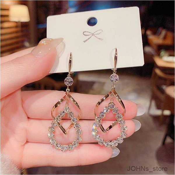 stud irregular water drop earrings for women fashion celebrity exaggerated full golden earrings r230630, Golden;silver
stud irregular water drop earrings for women fashion celebrity exaggerated full golden earrings r230630, Golden;silver