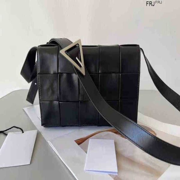 bottegas bags venetas cassettes handbags oil woven wax bag leather womens 2023 new pillow single shoulder messenger have logo frj f6d4
bottegas bags venetas cassettes handbags oil woven wax bag leather womens 2023 new pillow single shoulder messenger have logo frj f6d4