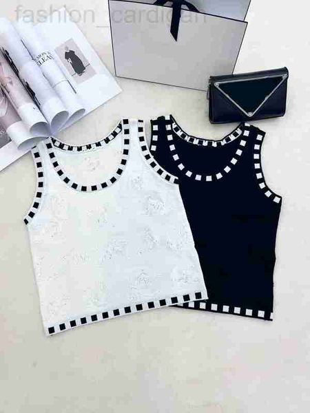 women's sweaters designer 2023 new summer black white contrast pattern knitted vest women o-neck sleeveless short design sweet pullover, White;black
women's sweaters designer 2023 new summer black white contrast pattern knitted vest women o-neck sleeveless short design sweet pullover, White;black