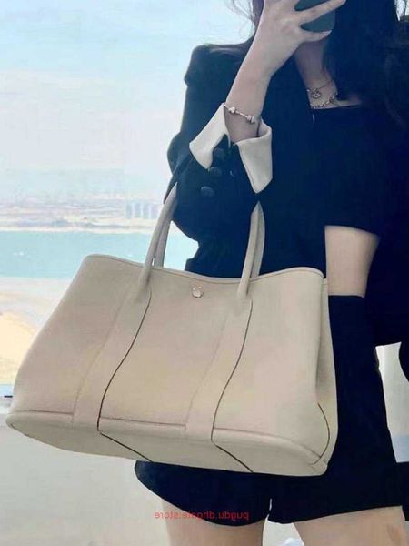 original h home tote bags wholesale 2023 new computer briefcase premium genuine leather mother child garden bag cowhide large capacity cr ha
original h home tote bags wholesale 2023 new computer briefcase premium genuine leather mother child garden bag cowhide large capacity cr ha