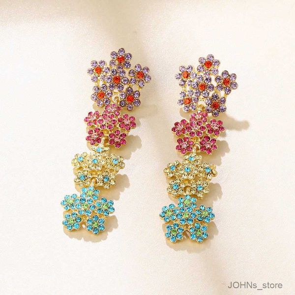 stud lady fashion spring large flower pendant dangle earrings for women luxury elegant crystal earrings jewelry r230630, Golden;silver
stud lady fashion spring large flower pendant dangle earrings for women luxury elegant crystal earrings jewelry r230630, Golden;silver