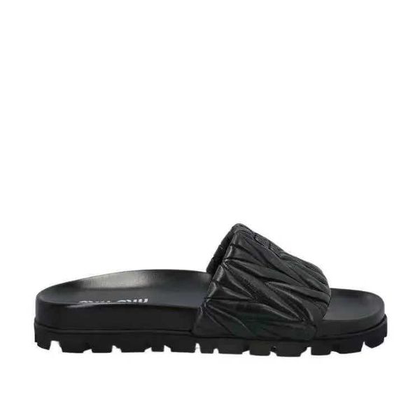 designer shoes women slide mius sandals family beach slippers women's 2023 new style outwear pleated leather thick sole casual versatil
designer shoes women slide mius sandals family beach slippers women's 2023 new style outwear pleated leather thick sole casual versatil