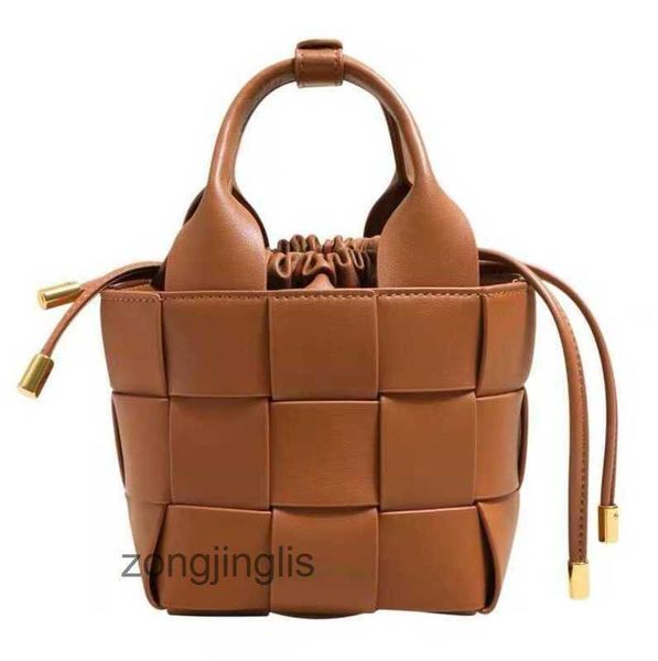 single bottegas woven venetas messenger luxury designer large tote bag bags cowhide leather shoulder women's mini handbucke kgvw
single bottegas woven venetas messenger luxury designer large tote bag bags cowhide leather shoulder women's mini handbucke kgvw