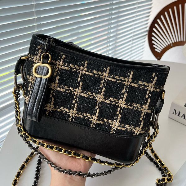 two-tone tweed knitting patchwork women designer hobo bag aged gold metal hardware gold and silver matelasse chain crossbody shoulder handba
two-tone tweed knitting patchwork women designer hobo bag aged gold metal hardware gold and silver matelasse chain crossbody shoulder handba
