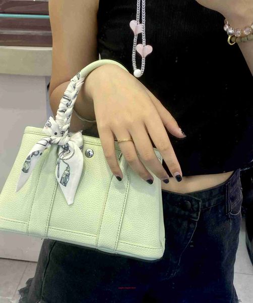original h home tote bags wholesale garden bag leather portable large capacity bucket 2023 new trendy one shoulder crossbody commuting have
original h home tote bags wholesale garden bag leather portable large capacity bucket 2023 new trendy one shoulder crossbody commuting have