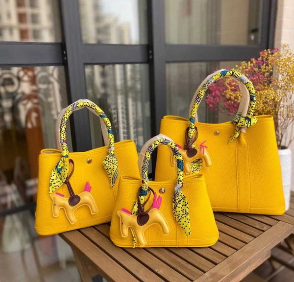 original designer bags h home 2023 new layer cowhide litchi grain 25cm 30cm 36cm garden bag leather handbag versatile messenger gkw5
original designer bags h home 2023 new layer cowhide litchi grain 25cm 30cm 36cm garden bag leather handbag versatile messenger gkw5