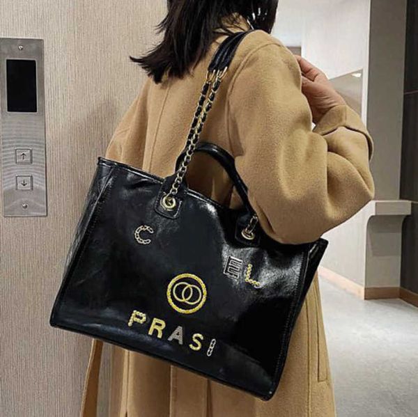 fashion women's luxury hand bags beach bag brand ch metal badge classic totes handbags small mini pearl handbag female capacity large l
fashion women's luxury hand bags beach bag brand ch metal badge classic totes handbags small mini pearl handbag female capacity large l