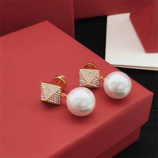 designer earring letter v stud pearl earringluxury metal earring jeweler woman gifts women fashion hoop jewelry d3c, Golden;silver
designer earring letter v stud pearl earringluxury metal earring jeweler woman gifts women fashion hoop jewelry d3c, Golden;silver