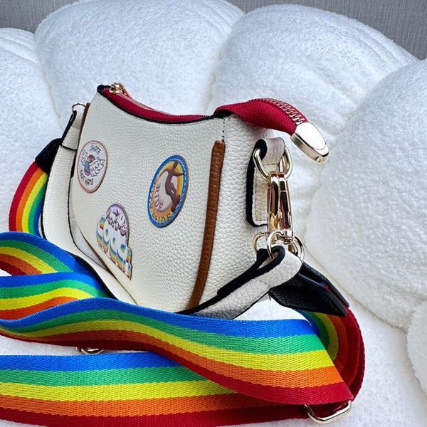 brand women's day packs summer new badge single shoulder underarm bag for going out french high beauty versatile handheld storage mobil
brand women's day packs summer new badge single shoulder underarm bag for going out french high beauty versatile handheld storage mobil