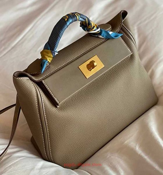 original wholesale h home tote bags online shop 2023 model 2424 head layer lychee grain cow leather bag fashion versatile shoulder handbag w
original wholesale h home tote bags online shop 2023 model 2424 head layer lychee grain cow leather bag fashion versatile shoulder handbag w