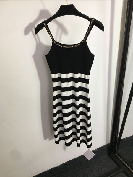 2023 summer luxury brand designer dress fashion letter printed dresses for woman slim quick dry mini skirt american womens clothing, Black;white
2023 summer luxury brand designer dress fashion letter printed dresses for woman slim quick dry mini skirt american womens clothing, Black;white