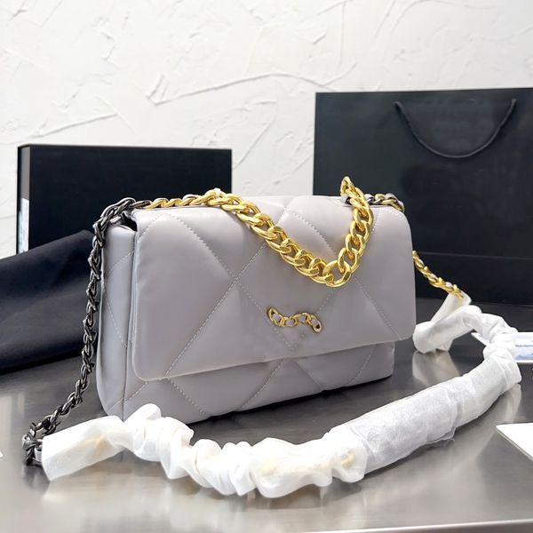 7A 19bag Women Double Letter Thick Leather Wearing Chain Two Straps Designer Handbag Three Color Metal Splice Single Shoulder Bag 25cm, Bronze
7A 19bag Women Double Letter Thick Leather Wearing Chain Two Straps Designer Handbag Three Color Metal Splice Single Shoulder Bag 25cm, Bronze