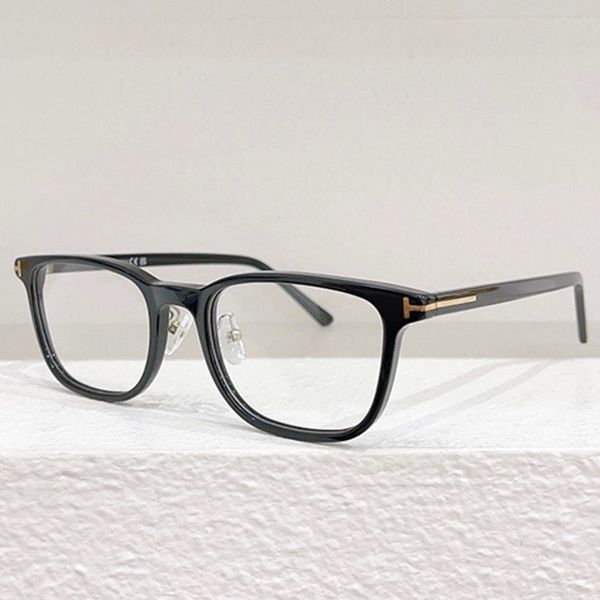 Designer optical glasses are designed for male and female commuter driving The panel frame has an oval transparent lens with a side pattern The original box is 5295
Designer optical glasses are designed for male and female commuter driving The panel frame has an oval transparent lens with a side pattern The original box is 5295