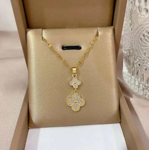 Pendant Necklaces Four-Leafed Clover Luxury Necklace Designers Jewelry Diamonds Necklace Women Titanium Steel Gold-Plated Never Fade Not
Pendant Necklaces Four-Leafed Clover Luxury Necklace Designers Jewelry Diamonds Necklace Women Titanium Steel Gold-Plated Never Fade Not