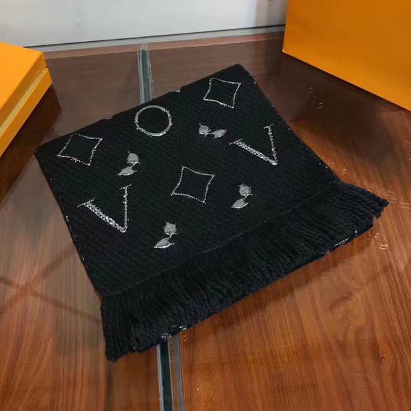 Designers Wool Scarves Winter Cashmere Scarf Men Women High End Classic Oversized Big Letter Pattern Pashmina Shawl Neckerchiefs New Gift O3C8
Designers Wool Scarves Winter Cashmere Scarf Men Women High End Classic Oversized Big Letter Pattern Pashmina Shawl Neckerchiefs New Gift O3C8