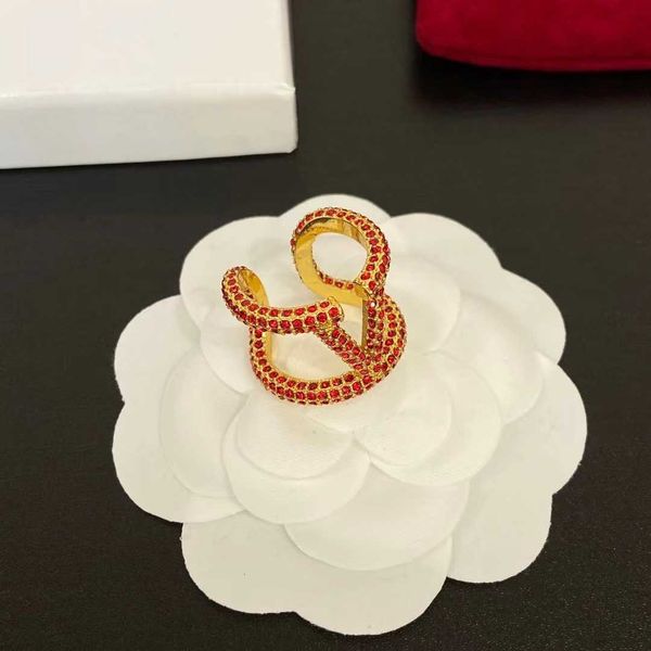 Designer Ring letter V Luxury top jewelry Valentinolies Female High Edition Grade Simple Temperament Handmade Valentine's Jewelry gift
Designer Ring letter V Luxury top jewelry Valentinolies Female High Edition Grade Simple Temperament Handmade Valentine's Jewelry gift