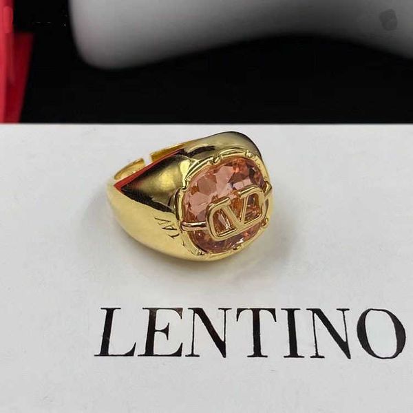 Designer Ring letter V Luxury top jewelry Valentinolies Brass Material Set with Champagne Stone Letter Adjustable Opening Ring Fashion Versatile ring Jewelry gift
Designer Ring letter V Luxury top jewelry Valentinolies Brass Material Set with Champagne Stone Letter Adjustable Opening Ring Fashion Versatile ring Jewelry gift