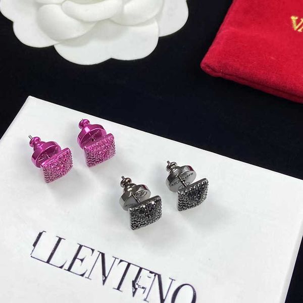 Designer Earring letter V Luxury top jewelry for Women's Valentinolies Fashion New V Letter Full Diamond Small Square Silver Needle Earrings Jewelry Valentine's gift
Designer Earring letter V Luxury top jewelry for Women's Valentinolies Fashion New V Letter Full Diamond Small Square Silver Needle Earrings Jewelry Valentine's gift