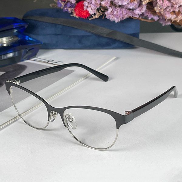Designer Mens and Womens Optimizes Eyeglasses Vintage Sheet Metal Frame Elliptical Half Frame Transparent Glasses Side Solid Pattern Symbol Driving 0718O
Designer Mens and Womens Optimizes Eyeglasses Vintage Sheet Metal Frame Elliptical Half Frame Transparent Glasses Side Solid Pattern Symbol Driving 0718O