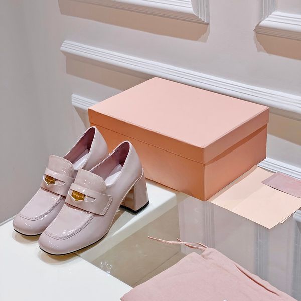 Patent leather loafers penny slot coin Slip-on shoes block heel Black Ivory Calfskin women Fashion luxury designers panelled design round toe factory footwear
Patent leather loafers penny slot coin Slip-on shoes block heel Black Ivory Calfskin women Fashion luxury designers panelled design round toe factory footwear