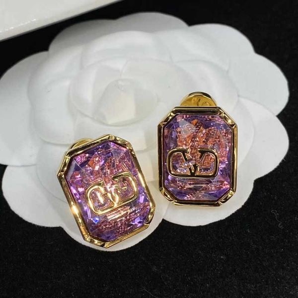 Designer Earring letter V Luxury top jewelry Valentinolies Purple Diamond White Diamond earrings Female Fashion 925 Silver Needle Earrings Jewelry Valentine gift
Designer Earring letter V Luxury top jewelry Valentinolies Purple Diamond White Diamond earrings Female Fashion 925 Silver Needle Earrings Jewelry Valentine gift