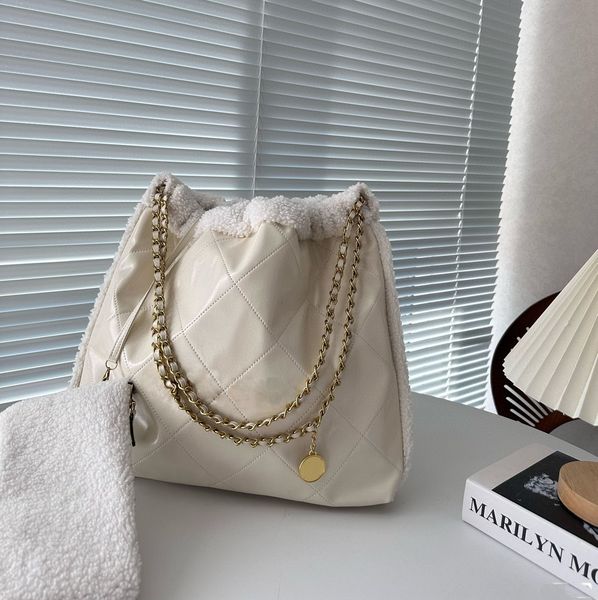 fashion designer bag tote bag 2 pieces 22Bag Winter Fur Garbage Handbags Womens Shoulder Bags Crossbody Lamb Wool Large Totes Gold Letter Shopping Bag with Wallet
fashion designer bag tote bag 2 pieces 22Bag Winter Fur Garbage Handbags Womens Shoulder Bags Crossbody Lamb Wool Large Totes Gold Letter Shopping Bag with Wallet