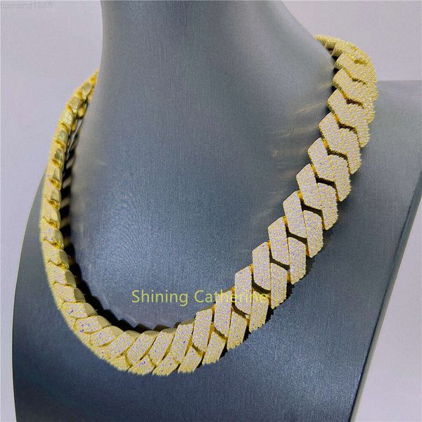 Factory Price Iced Out Hip Hop 20mm Wide 3 Rows Miami Cuban Link Chain Vvs Moissanite Cuban Link Chain Necklace
Factory Price Iced Out Hip Hop 20mm Wide 3 Rows Miami Cuban Link Chain Vvs Moissanite Cuban Link Chain Necklace