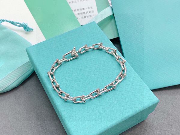 18K gold double u shape charm bracelet for women fashion luxury brand designer style bangle bracelets party wedding jewelry
18K gold double u shape charm bracelet for women fashion luxury brand designer style bangle bracelets party wedding jewelry