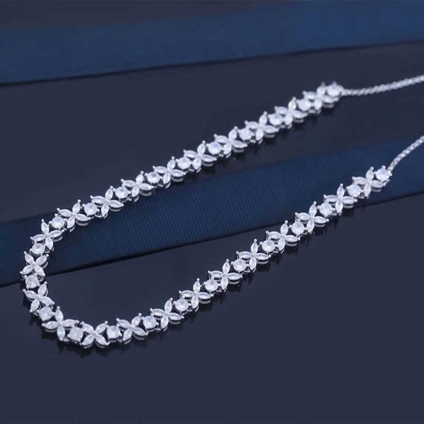 Tiff Necklace Designer luxury fashion jewelry s925 Sterling Silver Pedigree Round Diamond Crystal Flower Necklace Feminine Light Luxury Adjustable Collar Chain
Tiff Necklace Designer luxury fashion jewelry s925 Sterling Silver Pedigree Round Diamond Crystal Flower Necklace Feminine Light Luxury Adjustable Collar Chain
