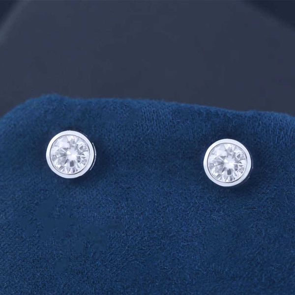 Tiff Earring Designer Jewelry Luxury Fashion jewelry s925 Sterling Silver Pedigree Round Diamond Earrings Feminine Style Versatile Luxury jewelry accessory
Tiff Earring Designer Jewelry Luxury Fashion jewelry s925 Sterling Silver Pedigree Round Diamond Earrings Feminine Style Versatile Luxury jewelry accessory