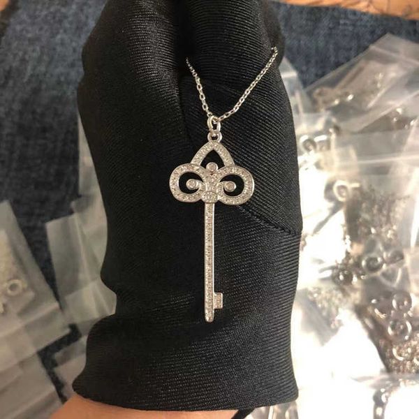 Tiff Necklace Designer luxury fashion jewelry key Eagle tail Flower Pendant Necklace Jewelry high version back cover full diamond necklace jewelry accessory
Tiff Necklace Designer luxury fashion jewelry key Eagle tail Flower Pendant Necklace Jewelry high version back cover full diamond necklace jewelry accessory