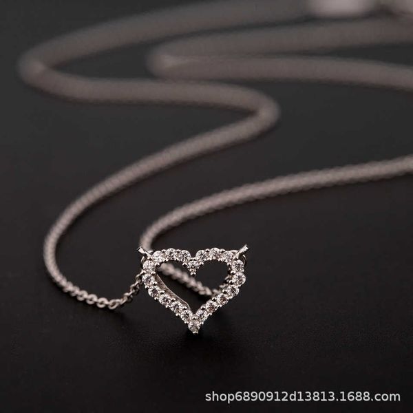 Tiff Necklace Designer luxury fashion jewelry High version full diamond love necklace 925 silver inlaid diamond collarbone chain simple and niche jewelry
Tiff Necklace Designer luxury fashion jewelry High version full diamond love necklace 925 silver inlaid diamond collarbone chain simple and niche jewelry