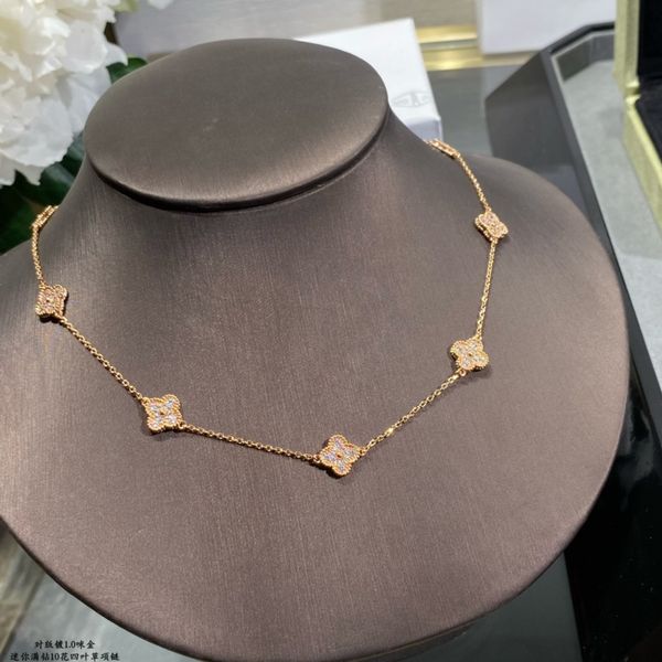 Luxury 10 Diamond Clover Necklace Brand Fashion Vanly Cleefly Necklace High Quality 18k Gold Designer Necklace with Box for Women's Jewelry Christmas gift jewelry
Luxury 10 Diamond Clover Necklace Brand Fashion Vanly Cleefly Necklace High Quality 18k Gold Designer Necklace with Box for Women's Jewelry Christmas gift jewelry