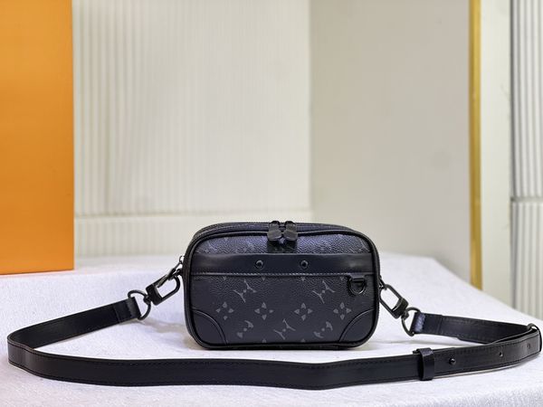 Nano Alpha Mens Outdoor Messenger Bag Designer Embosseds Monograms Shadow Leather Crossbody Bags Functional Stylish Carry Bag Luxurys Purse M82544 M82542 M82801
Nano Alpha Mens Outdoor Messenger Bag Designer Embosseds Monograms Shadow Leather Crossbody Bags Functional Stylish Carry Bag Luxurys Purse M82544 M82542 M82801